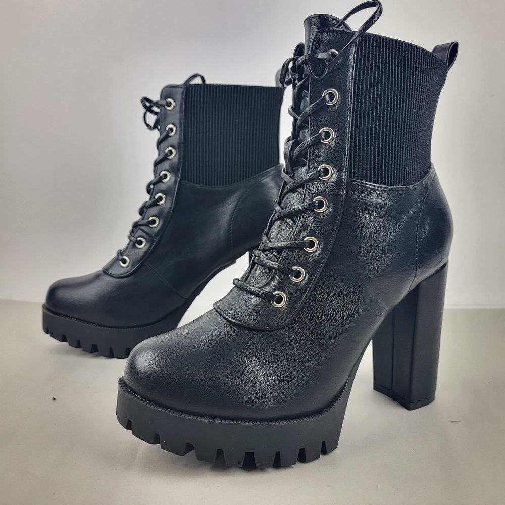 chucky Lace up platform High Heeled Bootie Brandy Size 6